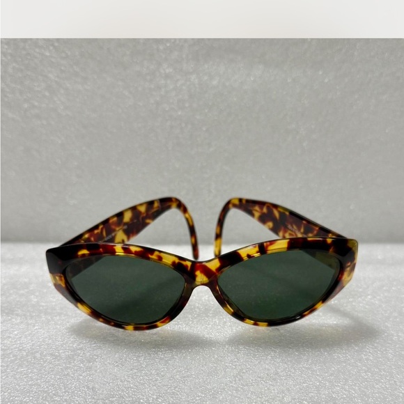 Gucci Tortoise Shell Cat-Eye Sunglasses - Picture 1 of 5